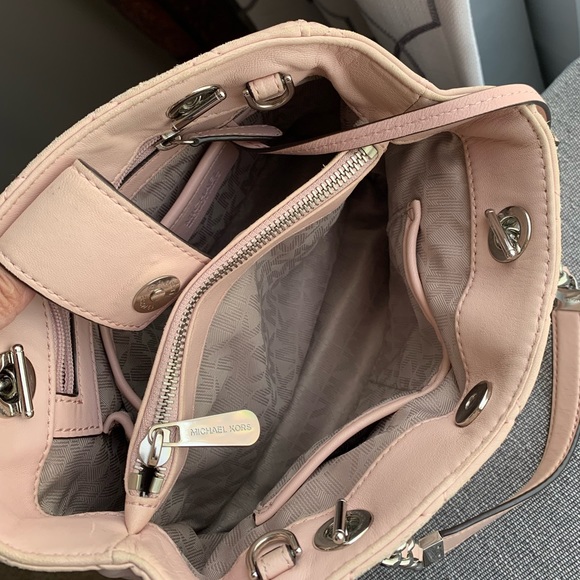 Michael Kors Shoulder Crossbody Bag Size 8L x 10W x 5D - Picture 14 of 17